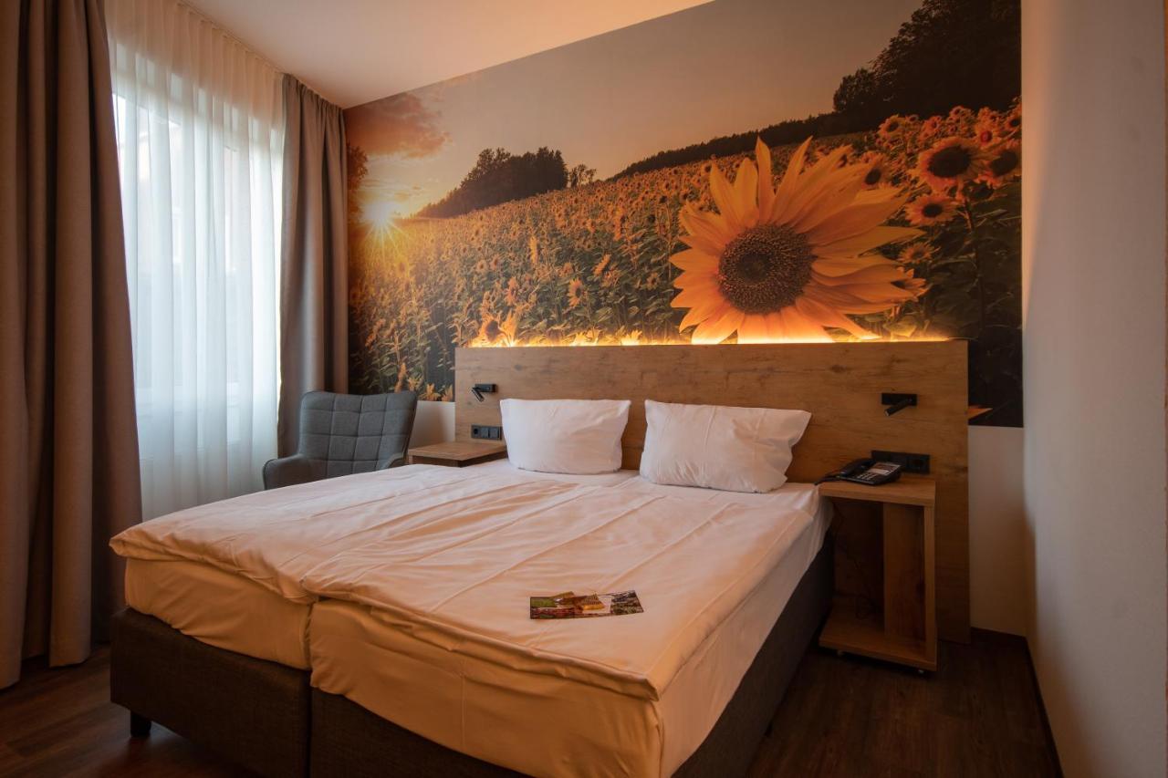 Hotel Stadt Аурих Екстериор снимка