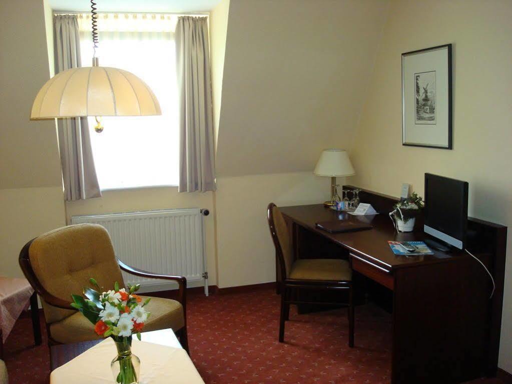 Hotel Stadt Аурих Екстериор снимка
